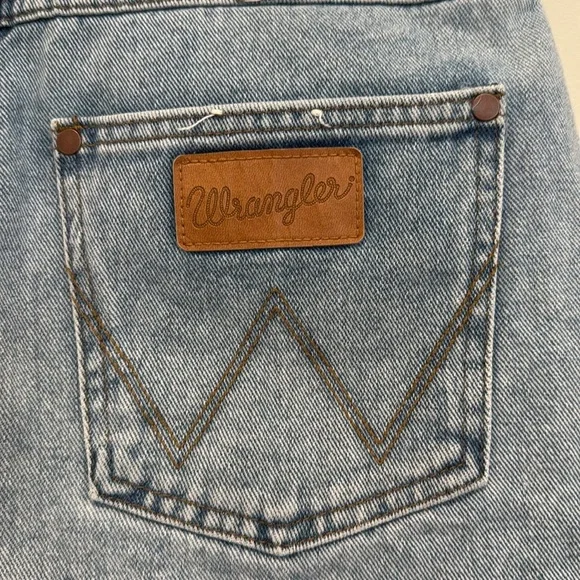 Wrangler & Billabong collaboration patchwork denim Jean Shorts with High Waist.